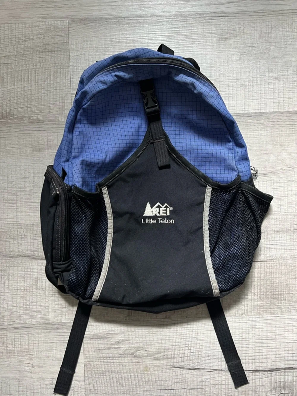 VINTAGE REI Little Teton Blue and Black Daypack with Bottle Pocket